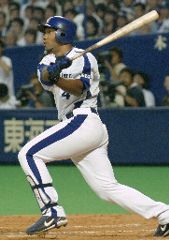 4回裏、中日2死一、三塁、アレックスが先制二塁打を放つ=ナゴヤドーム