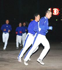 中日の秋季キャンプは暗闇ランニングで打ち上げ=ナゴヤ球場