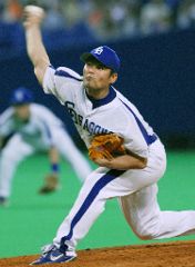 9勝目を挙げた中日先発の川上憲伸=ナゴヤドーム