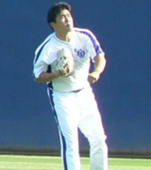 日本シリーズに向けて練習する山本昌=ナゴヤ球場
