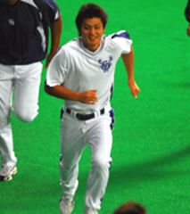 ナゴヤドームで練習する中田賢一