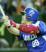 1回表、1アウト三塁で中村紀洋が先制の中犠飛を放つ=東京ドーム